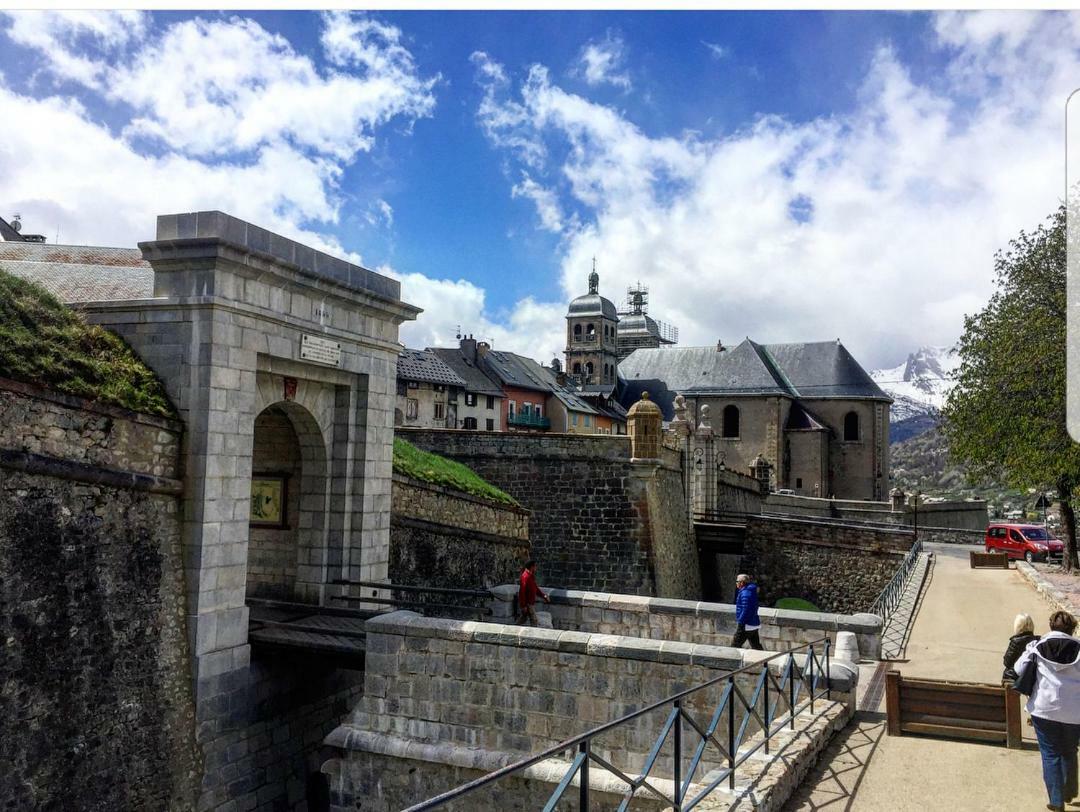 Au Pre Du Moulin - Centre Ville بريانسن المظهر الخارجي الصورة